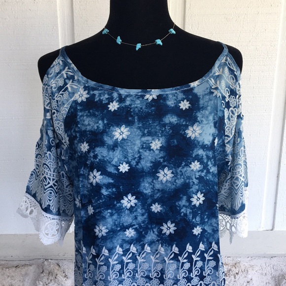 HP🎉Plus size blue floral cold shoulder top - Picture 4 of 7